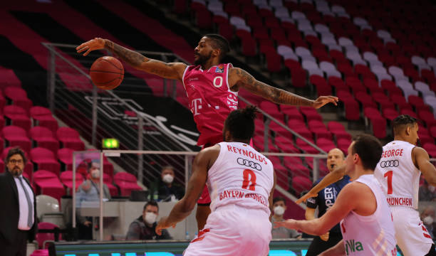 因膝盖重伤 因膝盖重伤