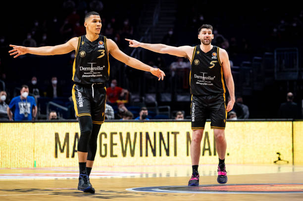 莱万在赛场 莱万在赛场